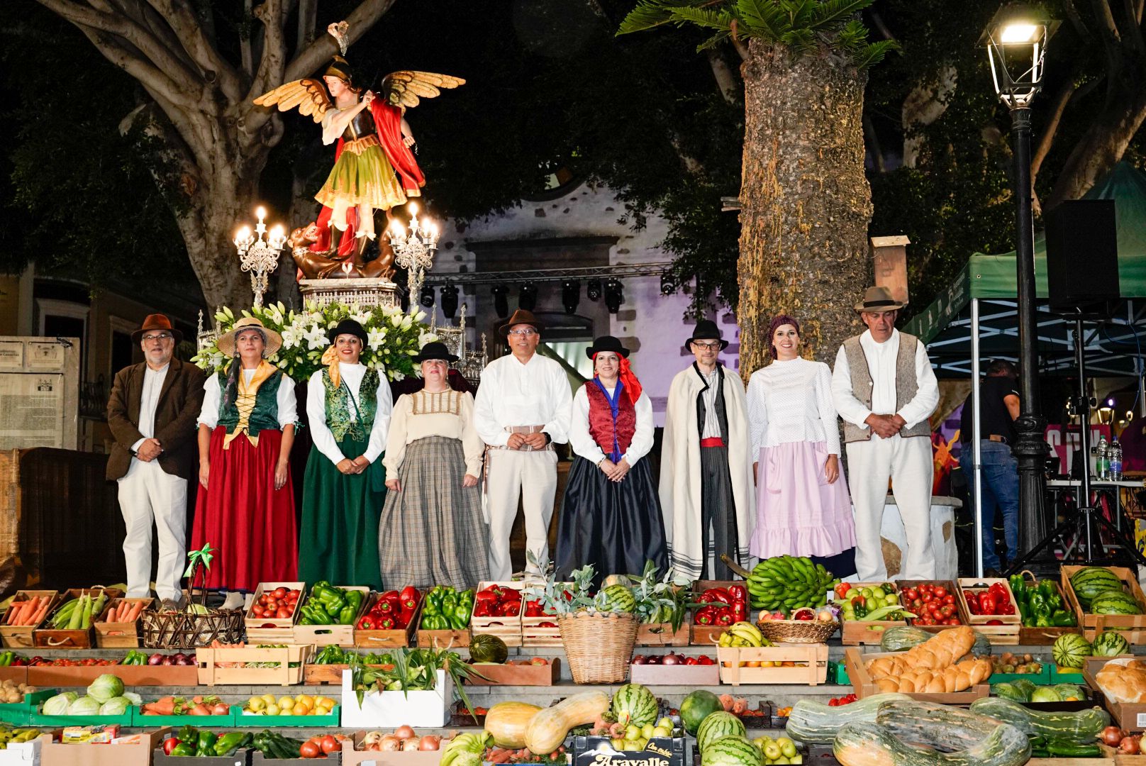 Valsequillo sale a la calle para entregar su ofrenda a San Miguel/ canariasnoticias.es