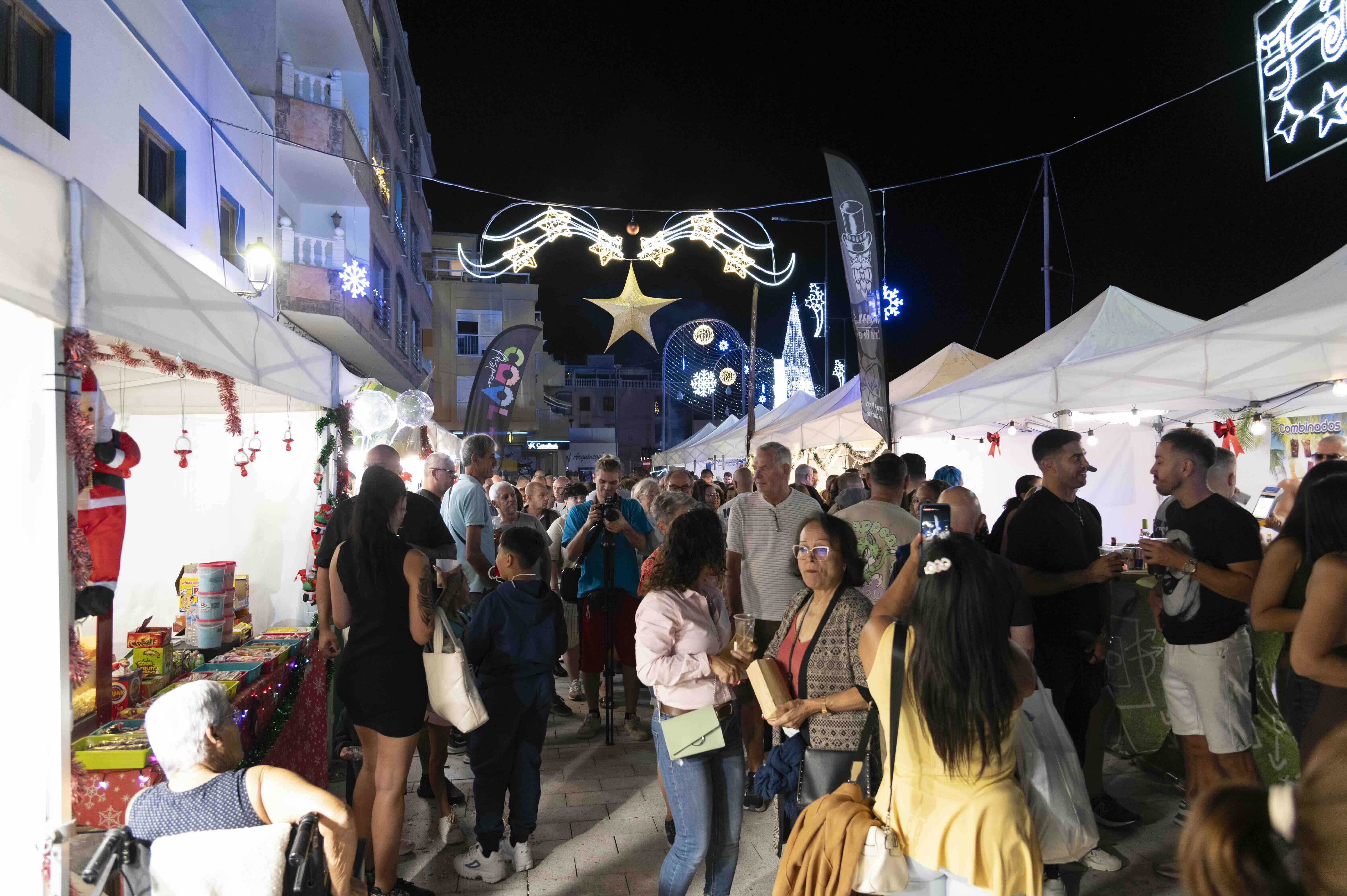 Multitudinaria bienvenida  a la Navidad en Mogán/ canariasnoticias.es