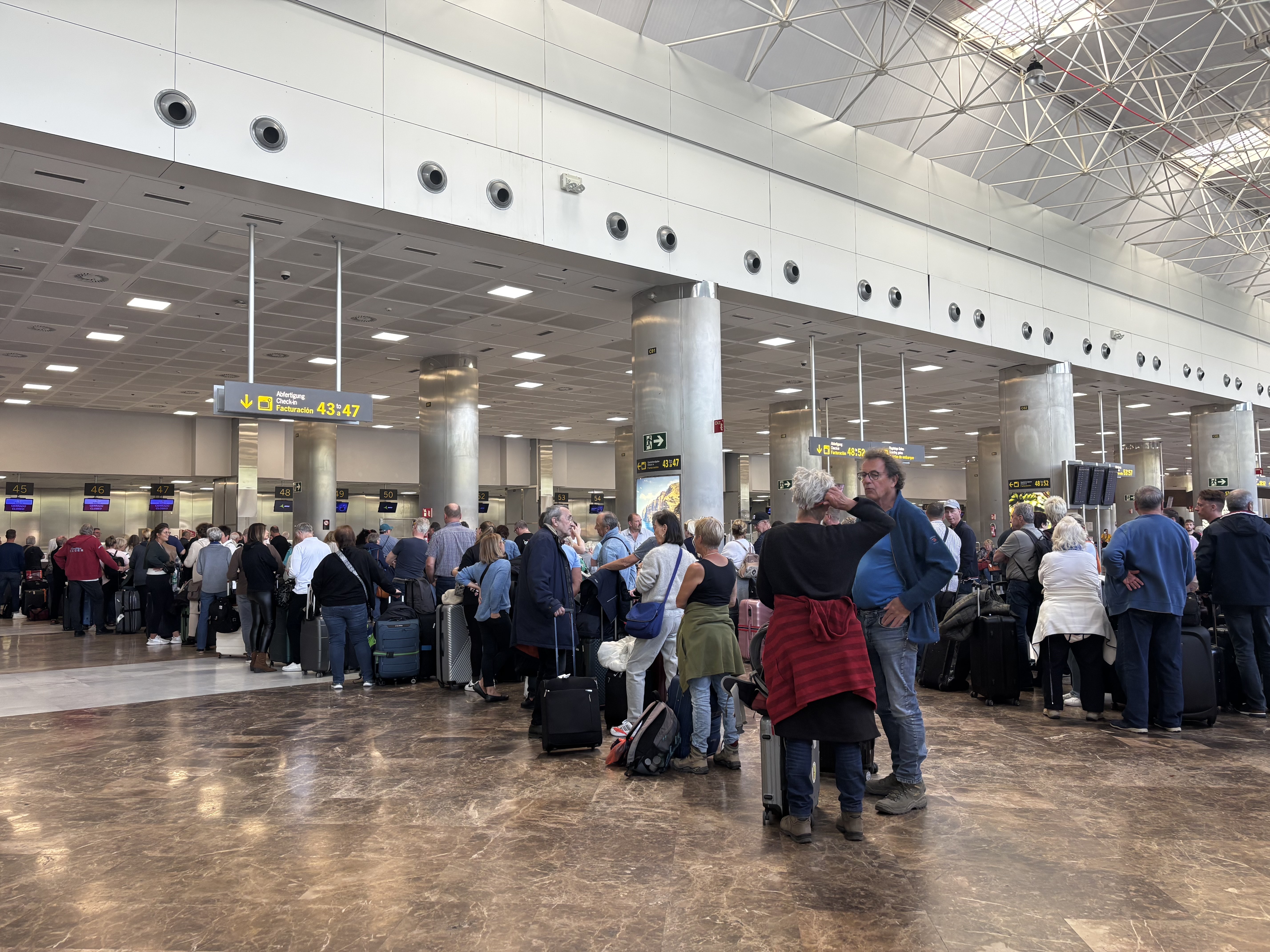 Colas en el Aeropuerto Tenerife Sur 