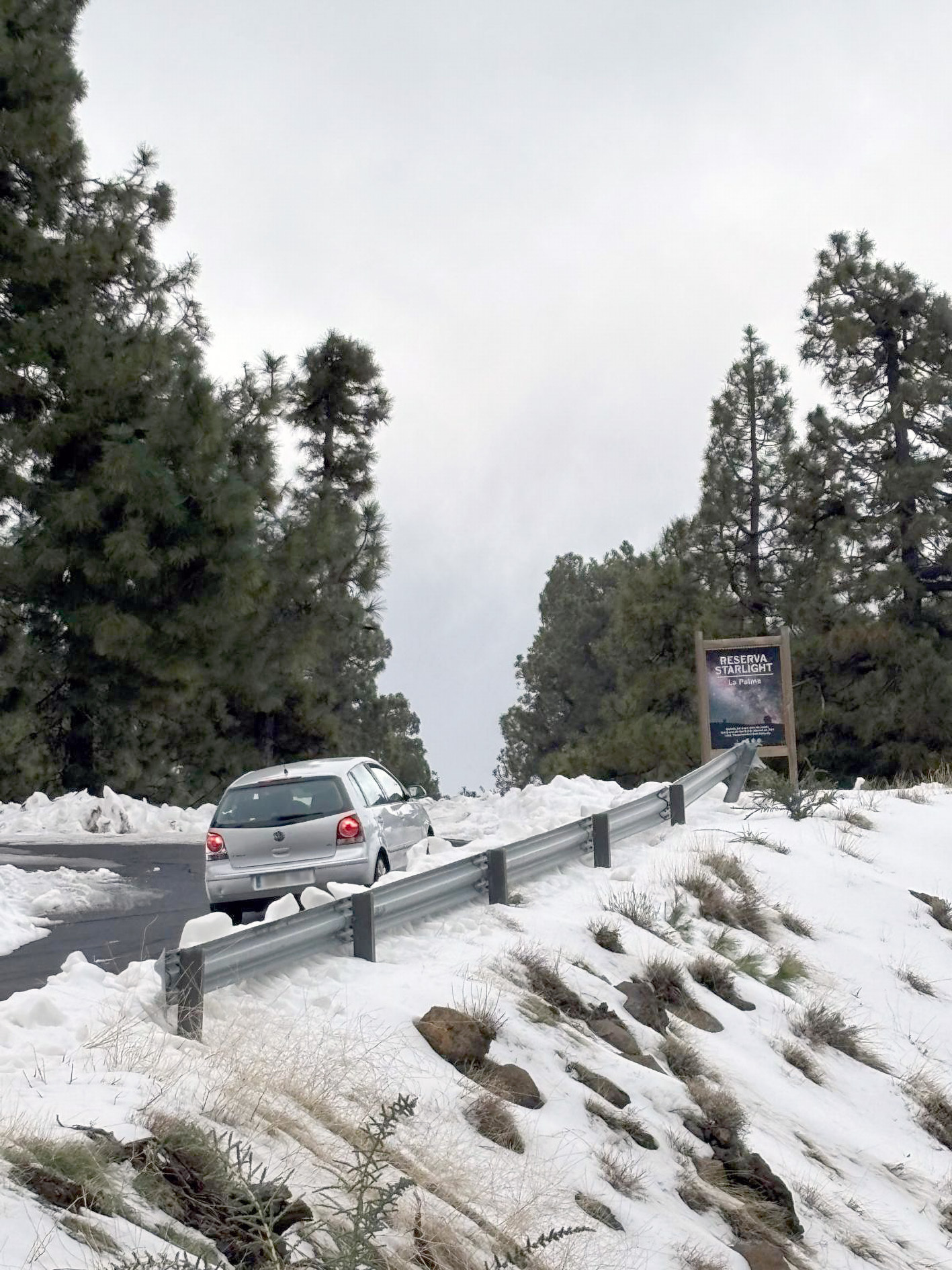 Nieve en carretera al Roque de los Muchachos 