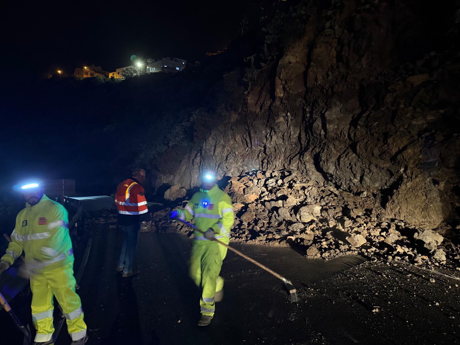 Desprendimiento de rocas bloquea acceso a la zona alta de Valsequillo/ canariasnoticias.es