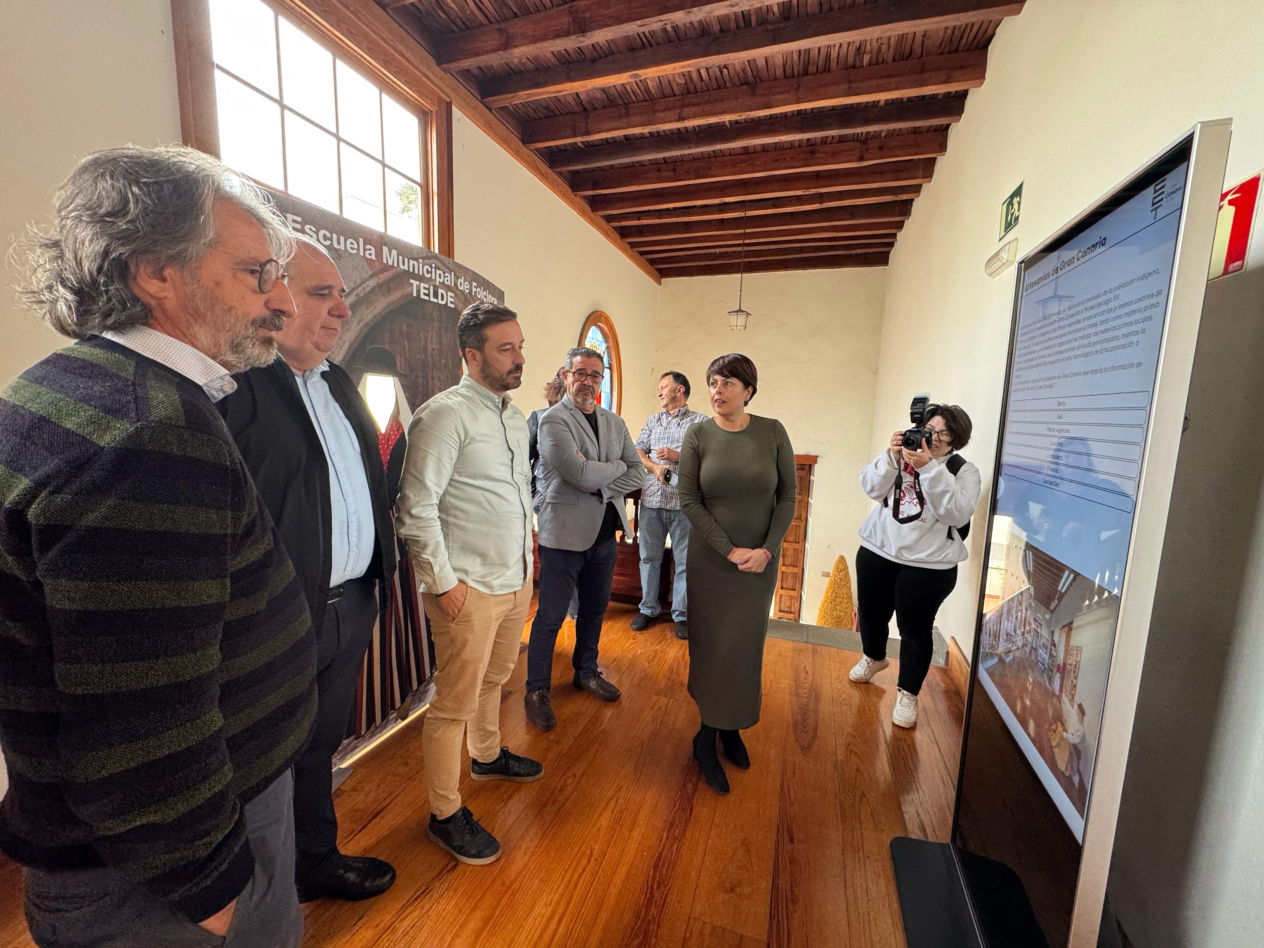 Minerva Alonso visita la Casa Condal 