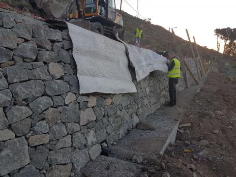 Trabajos obra de construcción muro de contención