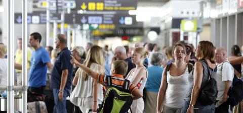 Turistas en aeropuerto