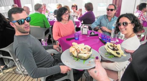 Turistas en un bar