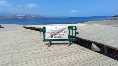 Playa de El Confital cerrada