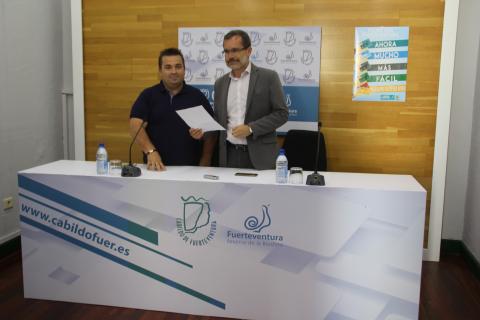 Marcial Morales presenta los bonos del transporte de Fuerteventura