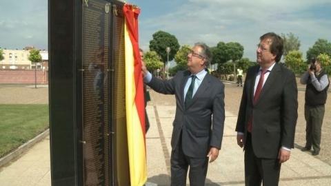 Juan Ignacio Zoido inaugura el monolito