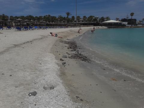 Playa El Castillo con piedras