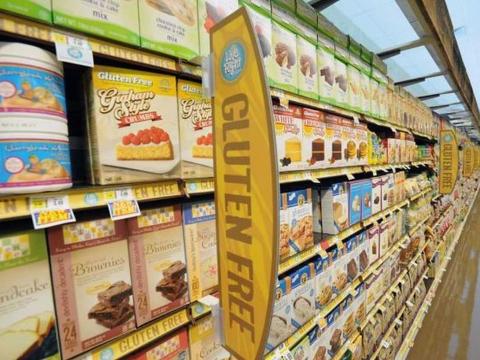 Estante de un supermercado con alimentos sin gluten
