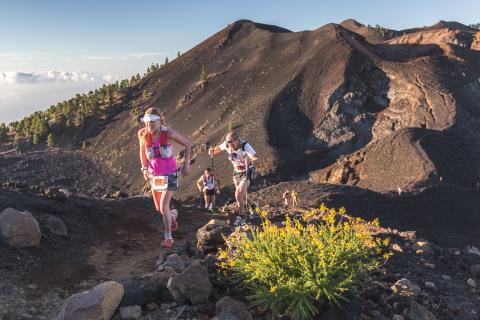 Un corredor en la Transvulcania 2017