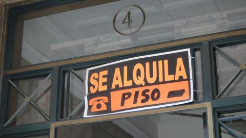 Cartel de alquiler de piso