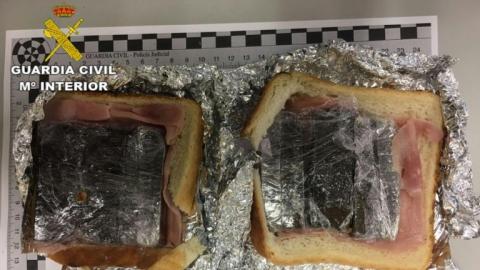 Droga incautada dentro de un sandwich