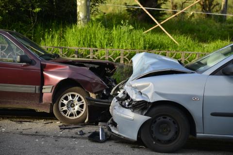 Accidente de tráfico entre dos coches