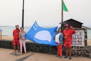 Bandera azul en Playa Blanca