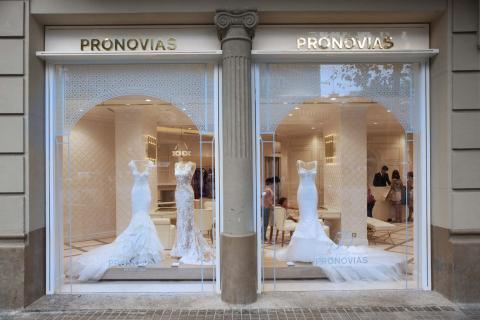 Escaparate de la tienda Pronovias