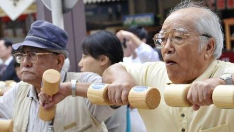 Dos hombres centenarios de Japón