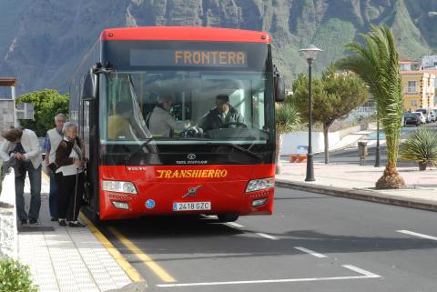 una guagua en El Hierro