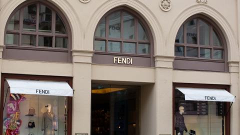 Fachada de una tienda Fendi