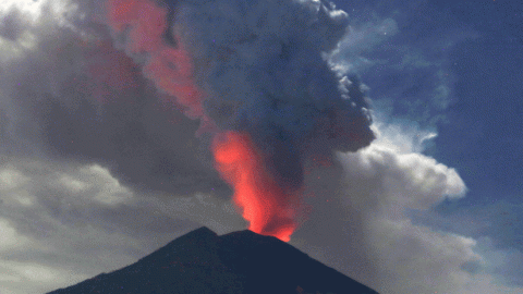 Volcán en erupción