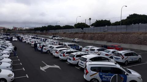 Movilización taxis / @taxiatat