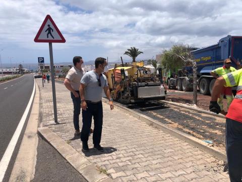 obras de un nuevo tramo de carril bici en Playa Blanca. Lanzarote