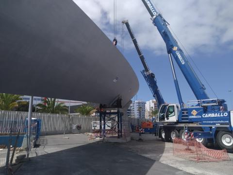 Las Palmas de Gran Canaria instala la última de las piezas de la pasarela del Puerto Onda Atlántica