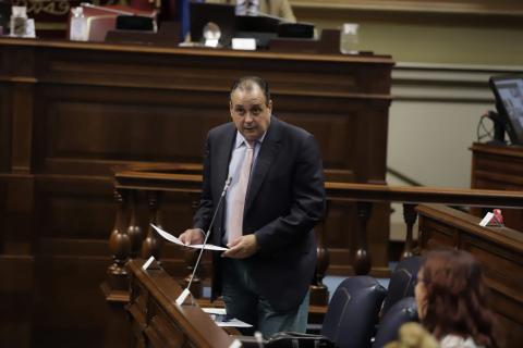 Blas Trujillo en el Parlamento de Canarias