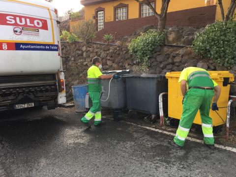 Limpieza de contenedores en Telde. Gran Canaria