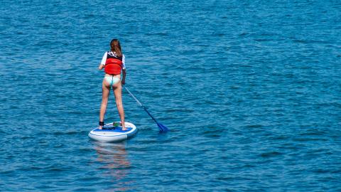 Paddle surf