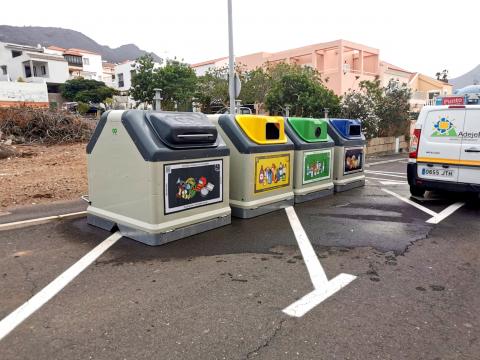 Adeje sigue renovando los contenedores de reciclaje y basura