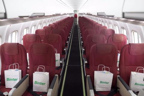 Interior de un avión Binter 