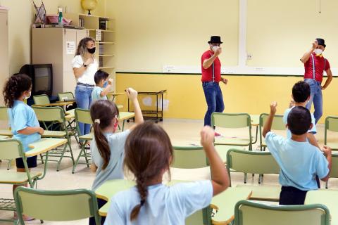 Santa Cruz de Tenerife utiliza el teatro para llevar a los colegios los protocolos COVID-19