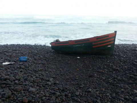 Patera en la playa