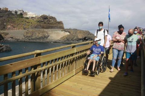 Garachico abre la rampa accesible de la playa de El Muelle. Tenerife
