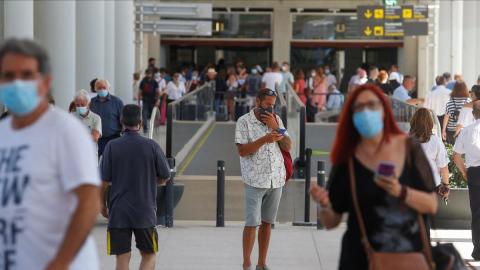 Turistas en aeropuerto