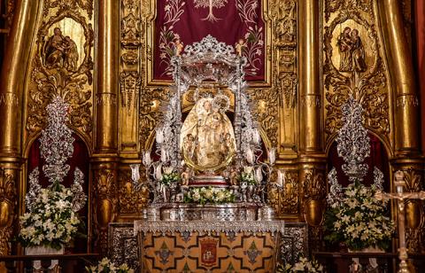 La imagen de la Virgen del Pino subió a su Camarín