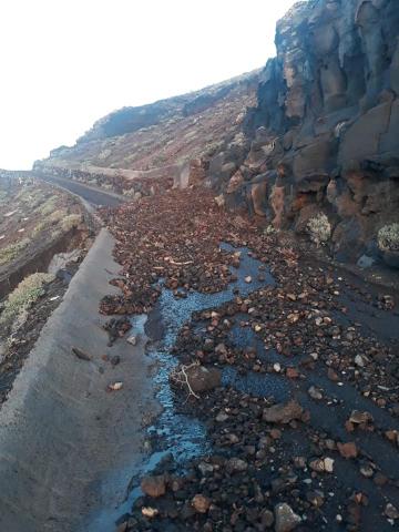 Cierre cautelar de la carretera a La Dehesa por Lomo Negro en El Hierro/ canariasnoticias.es