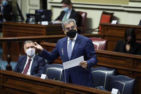 Román Rodríguez en el Parlamento de Canarias / CanariasNoticias.es