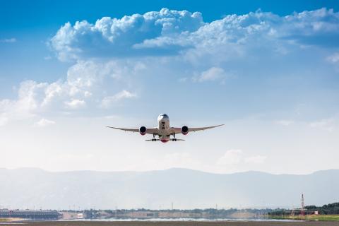 Avión aterrizando/ canariasnoticias.es