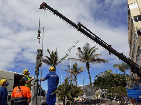 Trabajos de conservación de las esculturas "Los niños de la barra" / CanariasNoticias.es