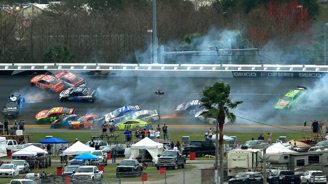 Colisión múltiple en Daytona 500