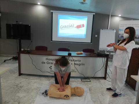 Taller de reanimación cardiopulmonar en Aula de Pacientes Doctor Negrín (Gran Canaria) / CanariasNoticias.es
