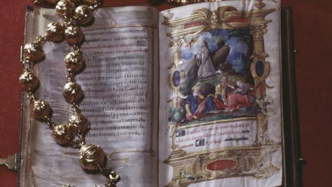El rosario y la Biblia pertenecientes a María Reina de Escocia 