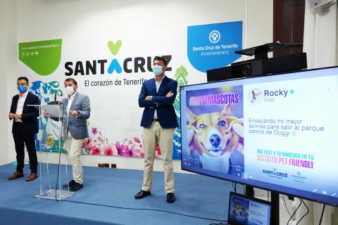 Presentación de las campañas la tenencia responsable de mascotas en Santa Cruz de Tenerife / CanariasNoticias.es
