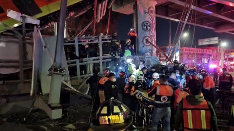 El lugar donde un puente de metro se desplomó en Ciudad de México, México, el 3 de mayo de 2021