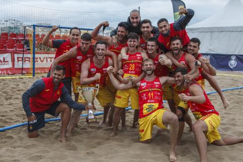 La selección española masculina de balonmano en la playa de Las Canteras / CanariasNoticias.es