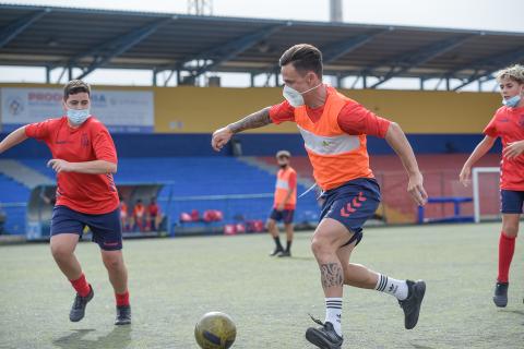 Roque Mesa comparte entrenamiento con los infantiles de la UD Telde / CanariasNoticias.es