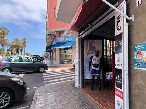 Campaña ‘Mójate por el Comercio Local’ en Guía de Isora (Tenerife) / CanariasNoticias.es