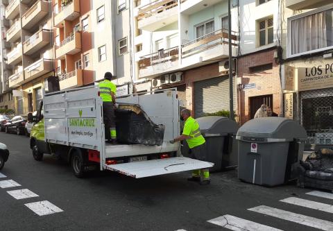 Recogida de enseres en Santa Cruz de Tenerife / CanariasNoticias.es